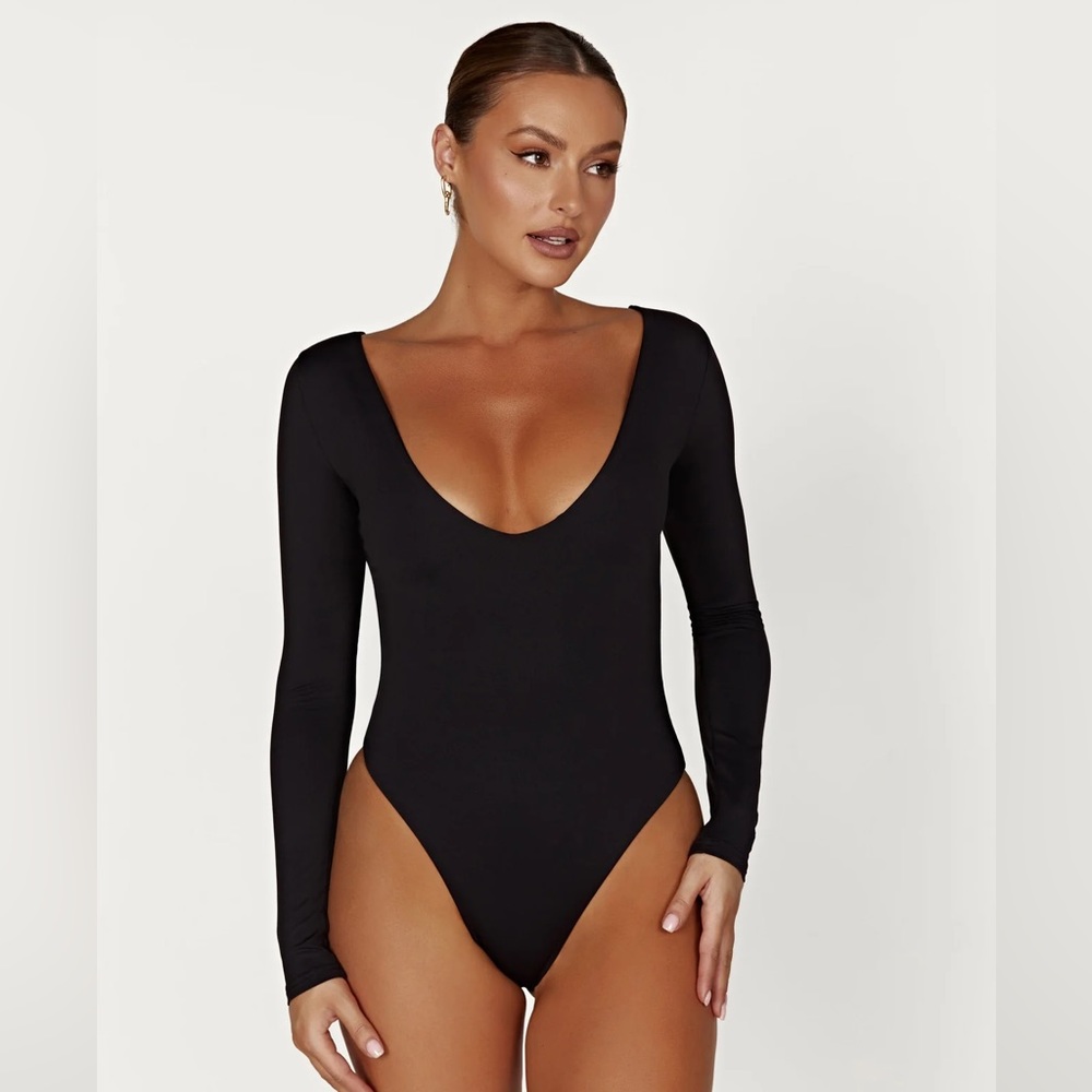 Meshki Nia Long sleeve black v neck bodysuit size Large